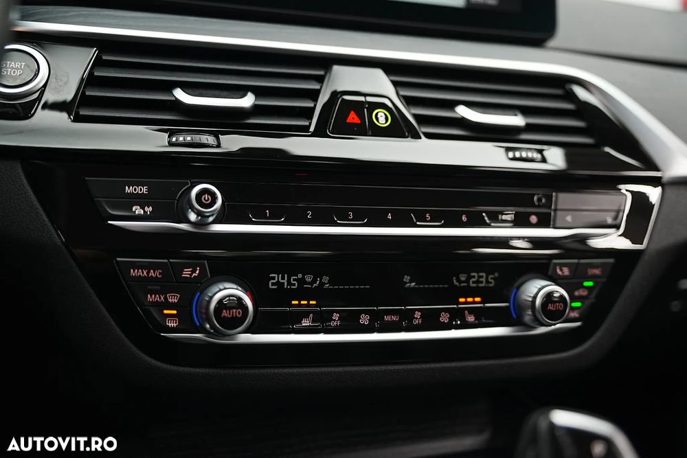 BMW Seria 5 530e Aut. - 32