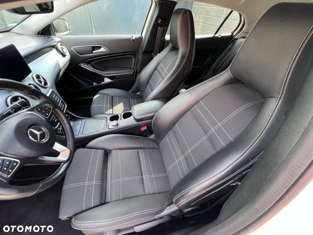 Mercedes-Benz GLA 200 7G-DCT StreetStyle - 18