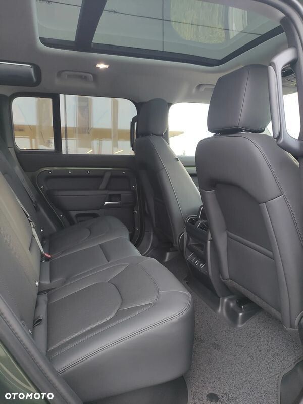 Land Rover Defender - 16