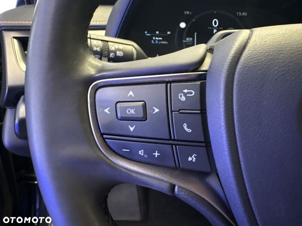 Lexus UX - 25