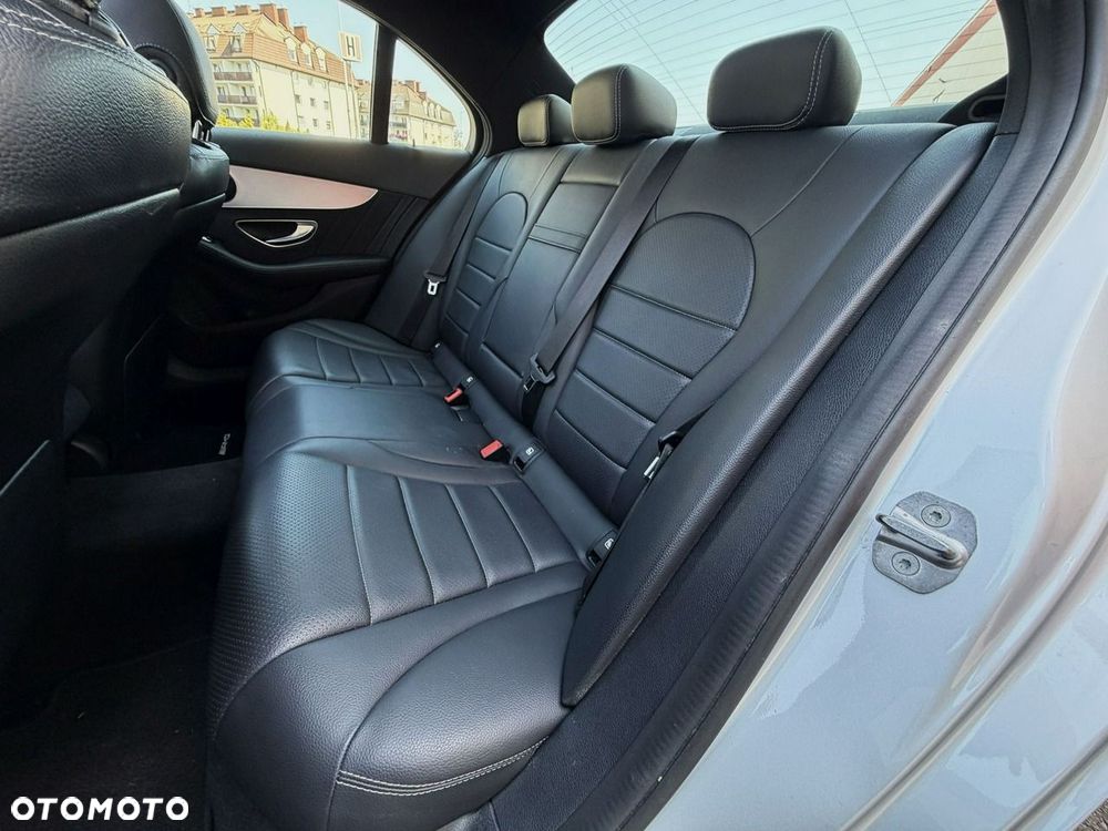 Mercedes-Benz Klasa C 180 7G-TRONIC AMG Line - 13