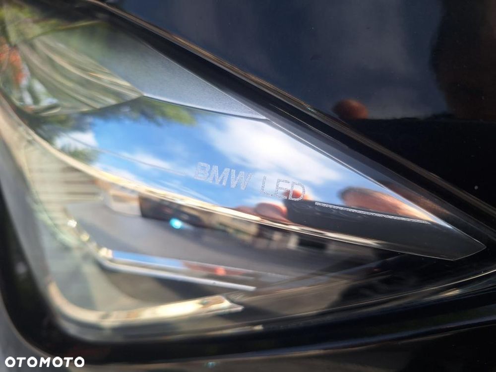 BMW 3 Series 2018 photo 3