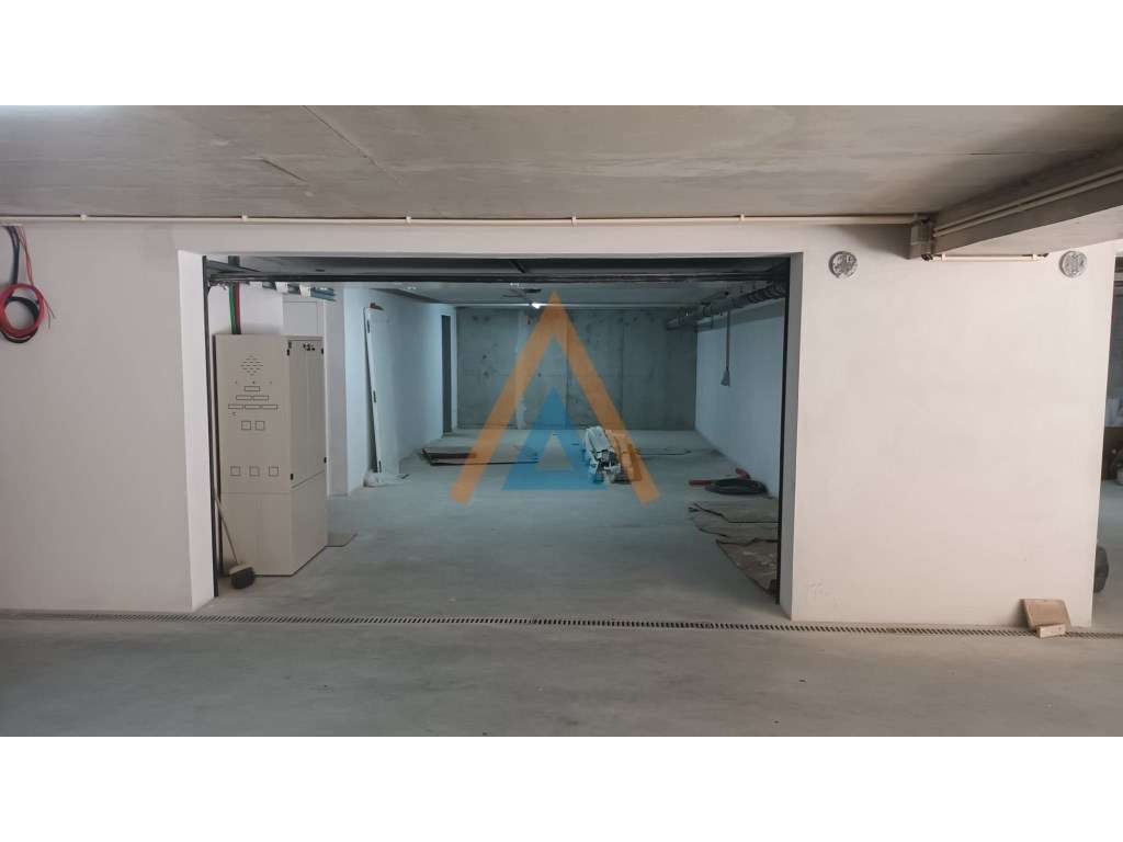 Moradia em Banda T3 Duplex - São Félix da Marinha - V. N. Gaia - Grande imagem: 2/44