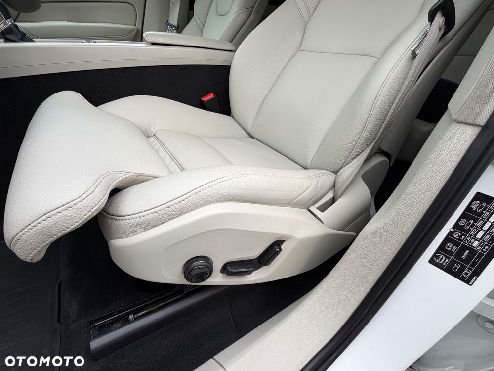 Volvo XC 60 D4 AWD Inscription - 32