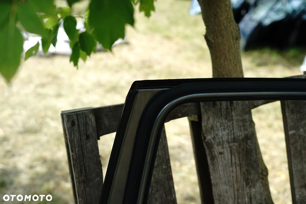 Drzwi tył tylne prawe VW Golf V 5d HB LA7T - 10