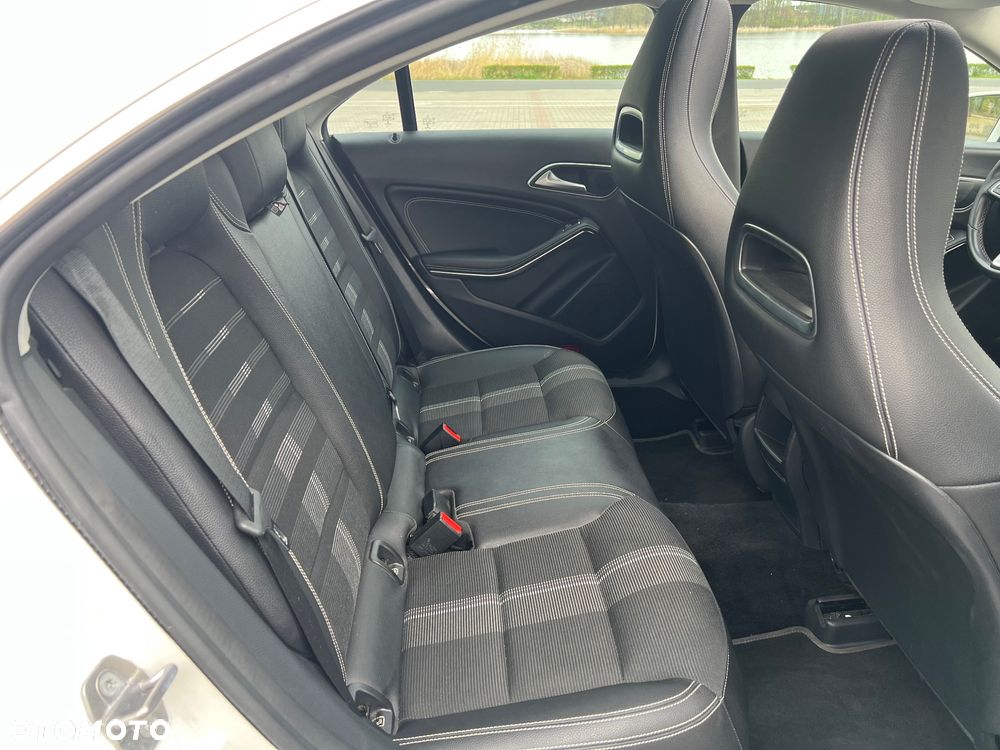 Mercedes-Benz CLA 180 - 11