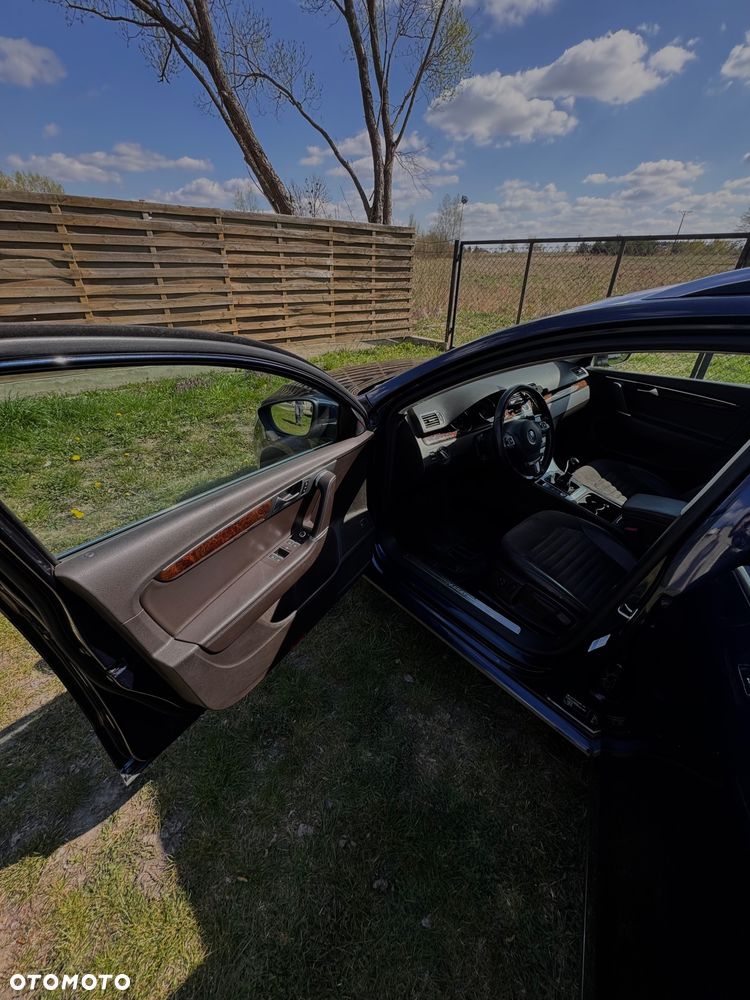 Volkswagen Passat 2.0 TDI Highline - 13