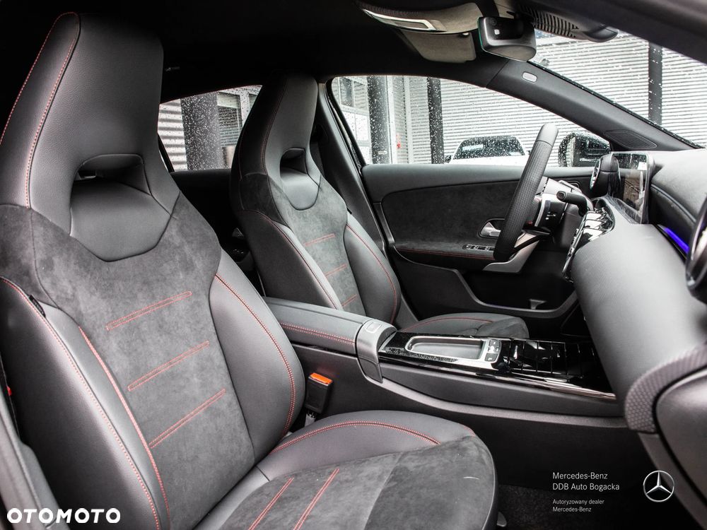 Mercedes-Benz Klasa A 220 4-Matic AMG Line 8G-DCT - 6