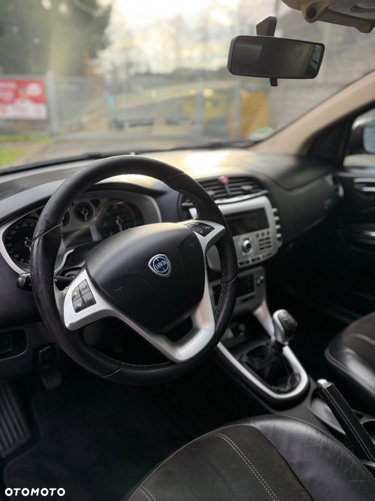 Lancia Delta 1.9 MJ TB Executive - 10