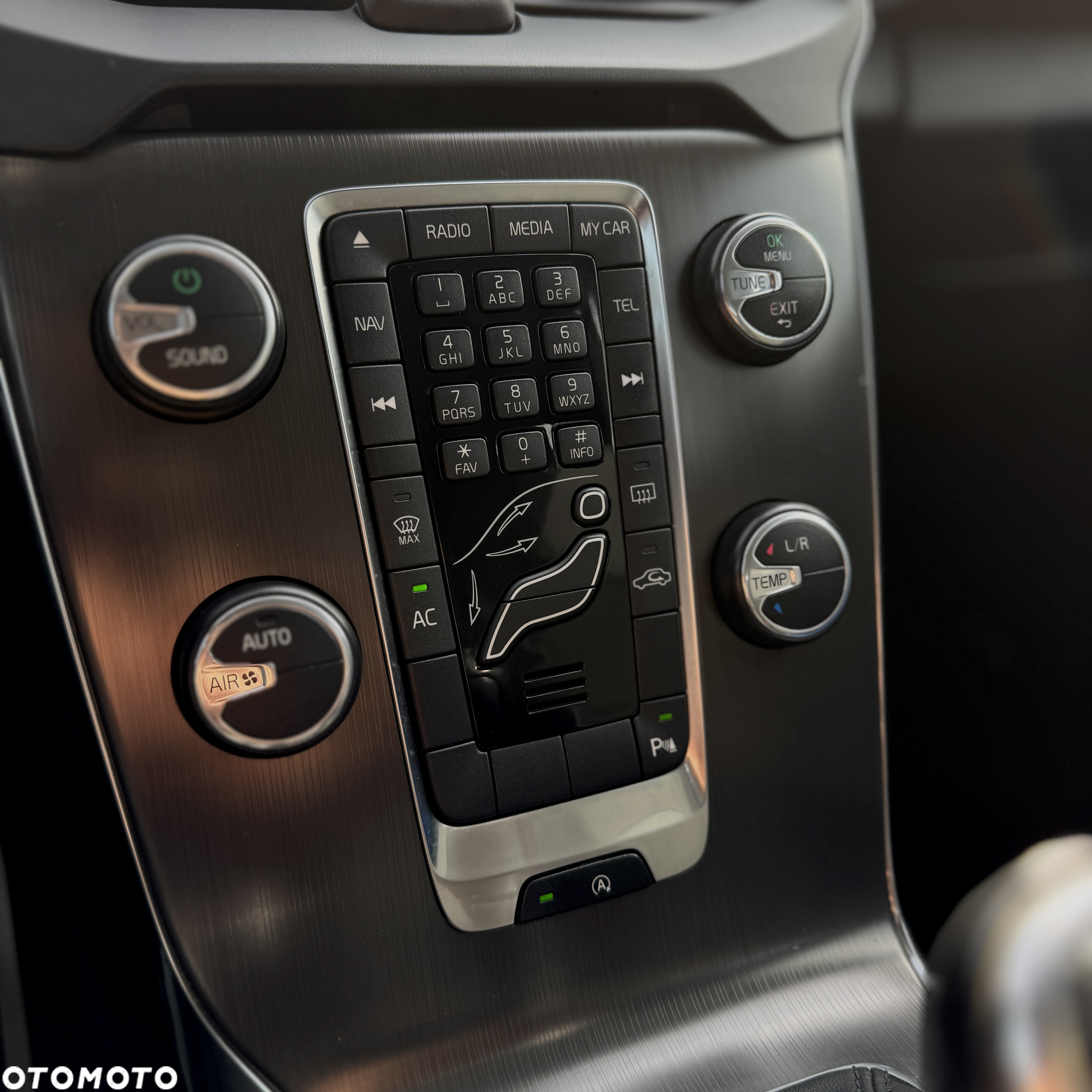 Volvo V40 D3 Geartronic Momentum - 34