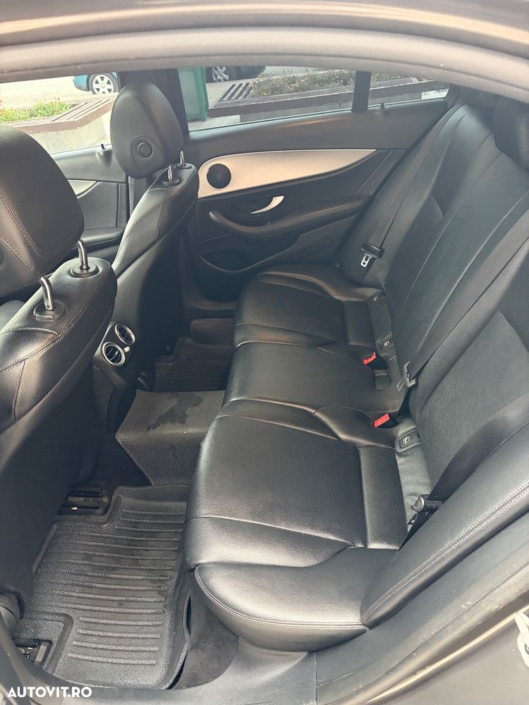 Mercedes-Benz E 220 d 4Matic T 9G-TRONIC - 11