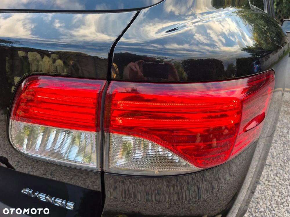 Toyota Avensis 1.8 Premium - 21