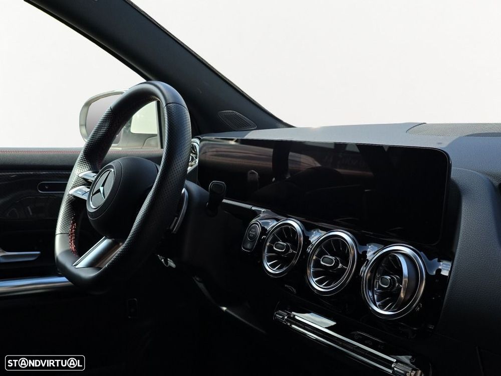Mercedes-Benz GLA 180 - 13