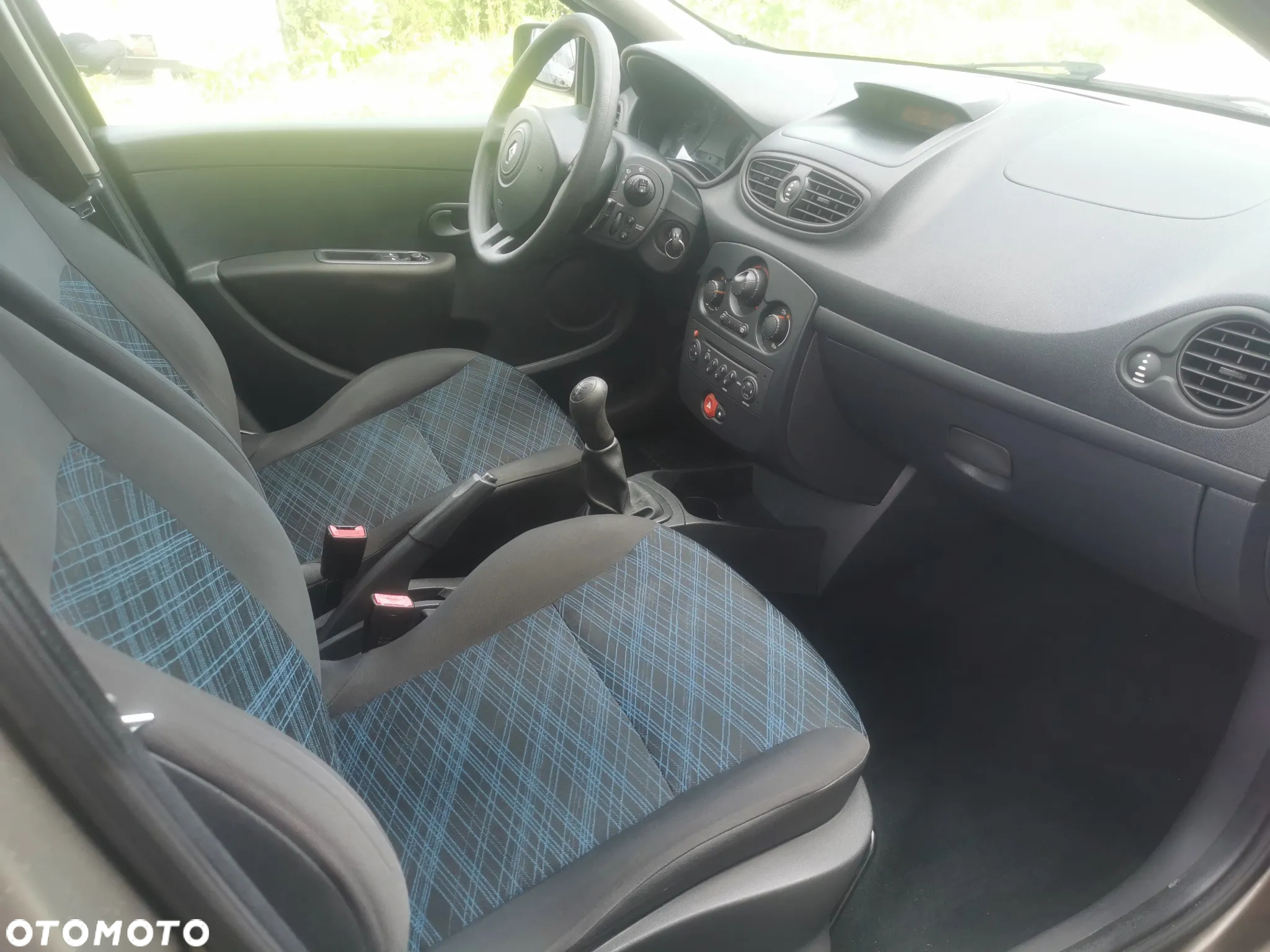 Renault Clio 1.2 16V 75 Dynamique - 13