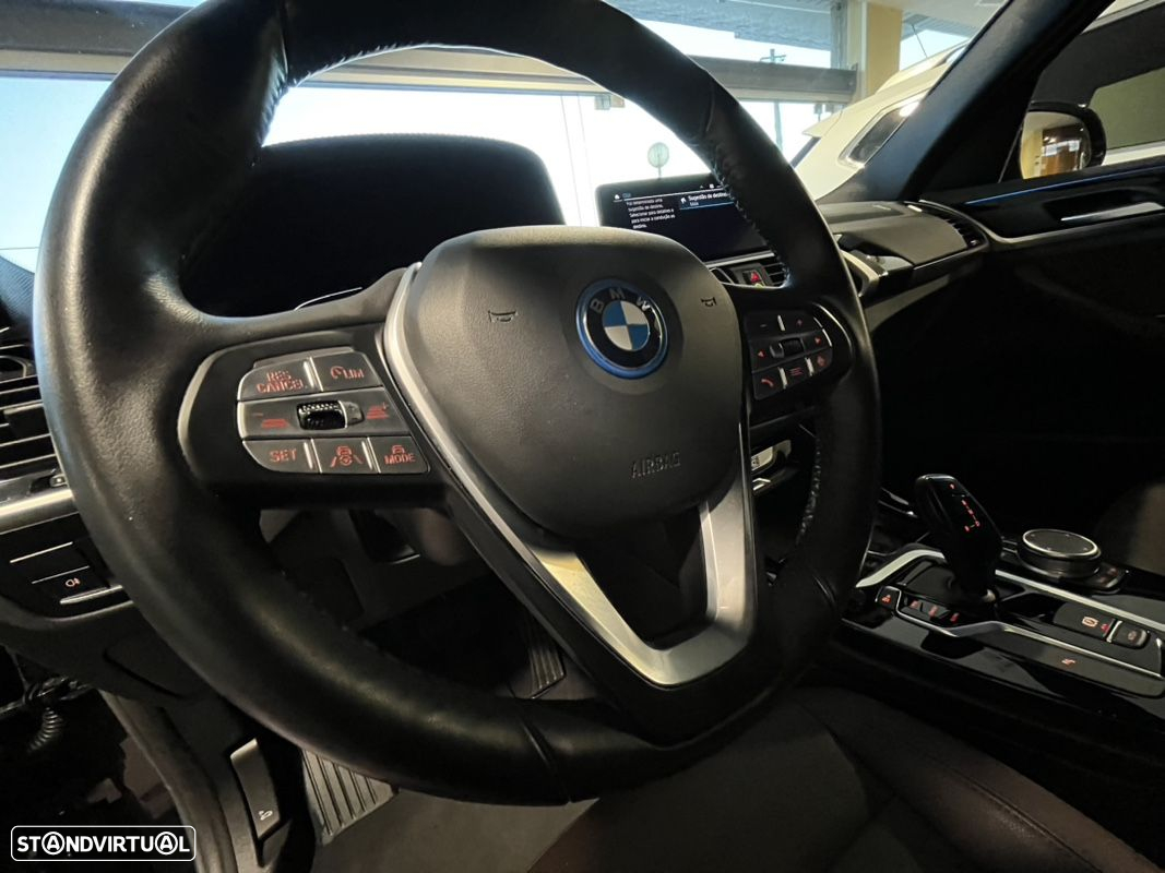 BMW iX3 Inspiring - 28