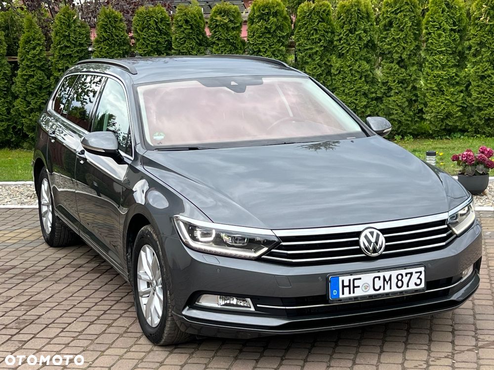 Volkswagen Passat - 1