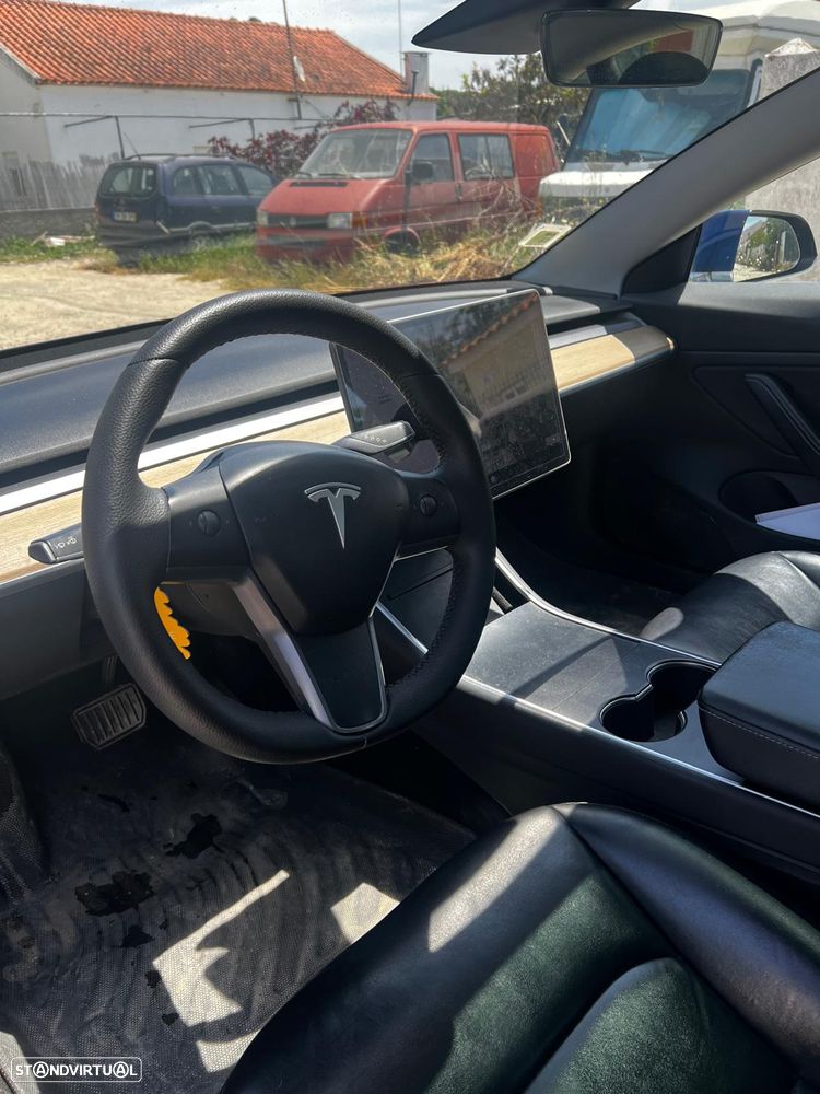 Tesla Model 3 - 5