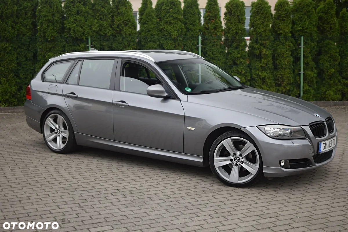 BMW Seria 3 318i Touring - 10