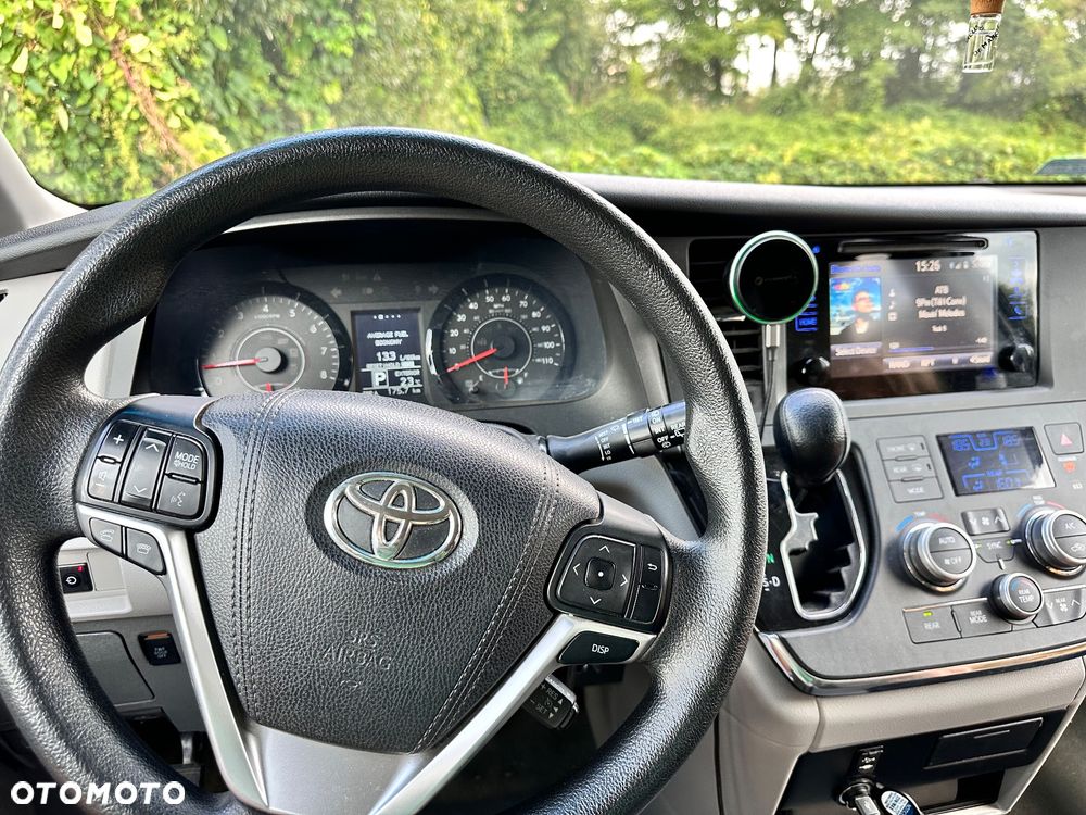 Toyota Sienna 3.5 V6 - 24