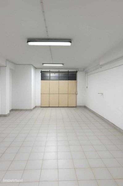 Garagem / Armazém 120m2 R. Barão Forrester, Cedofeita - Grande imagem: 5/11