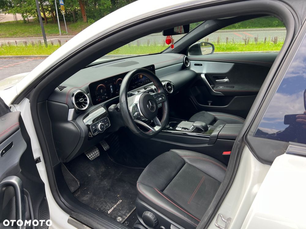Mercedes-Benz CLA 180 7G-DCT AMG Line - 20
