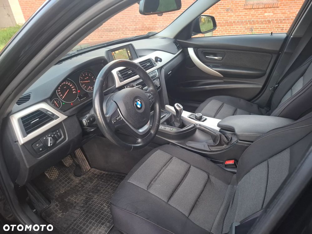 BMW Seria 3 318i - 10