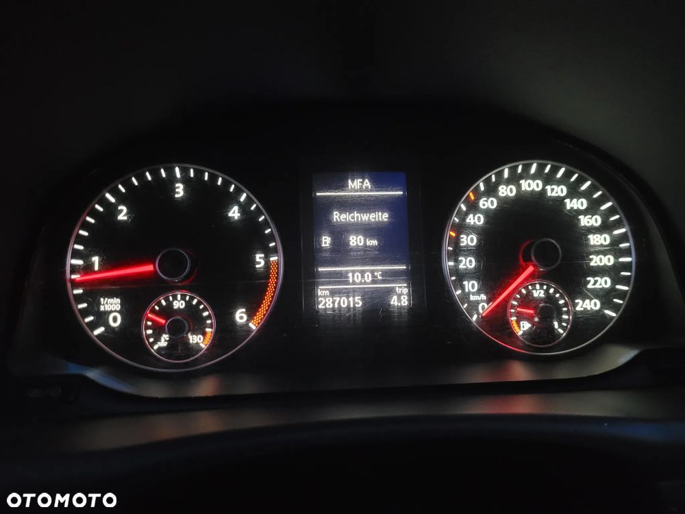 Volkswagen Touran 2.0 TDI DPF MATCH - 13