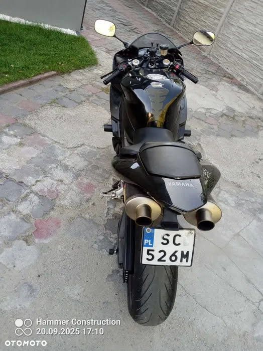 Yamaha R1 - 3