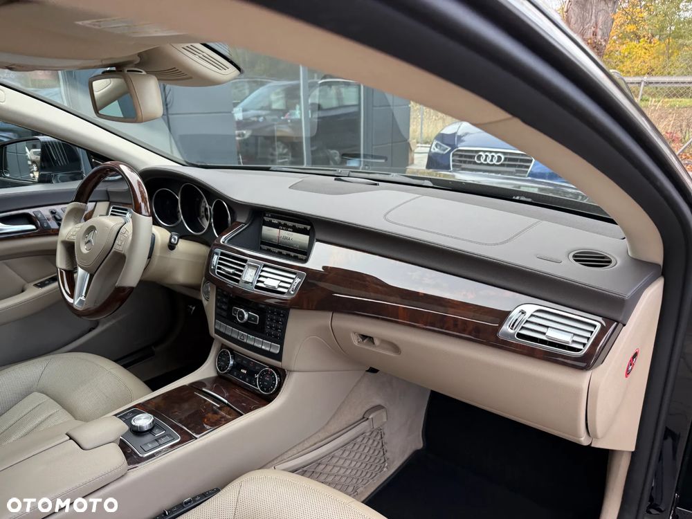 Mercedes-Benz CLS 500 4-Matic BlueEff - 38