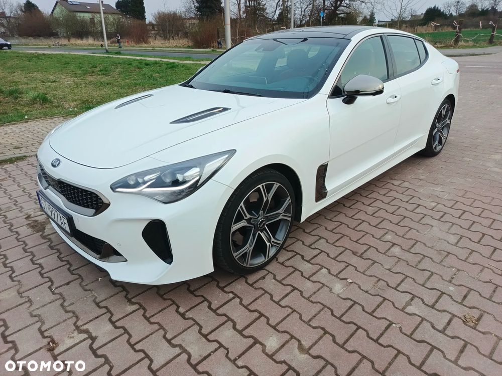 Kia Stinger - 1