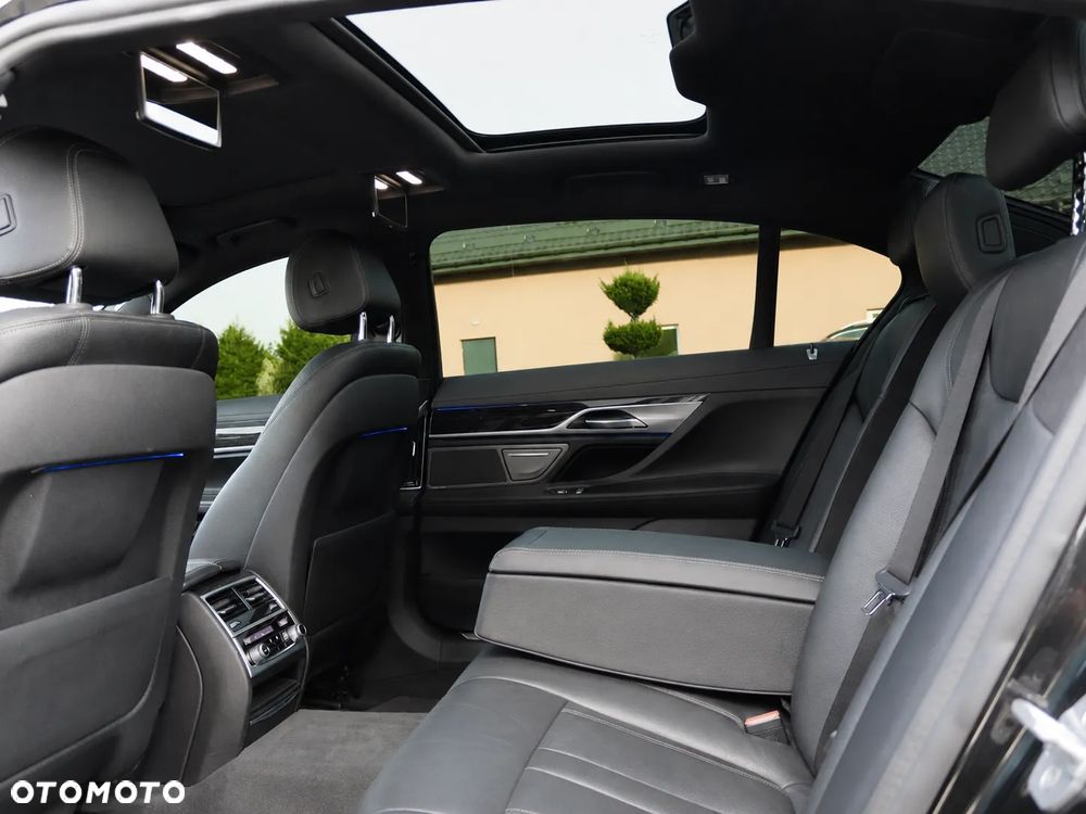 BMW Seria 7 740Li - 21