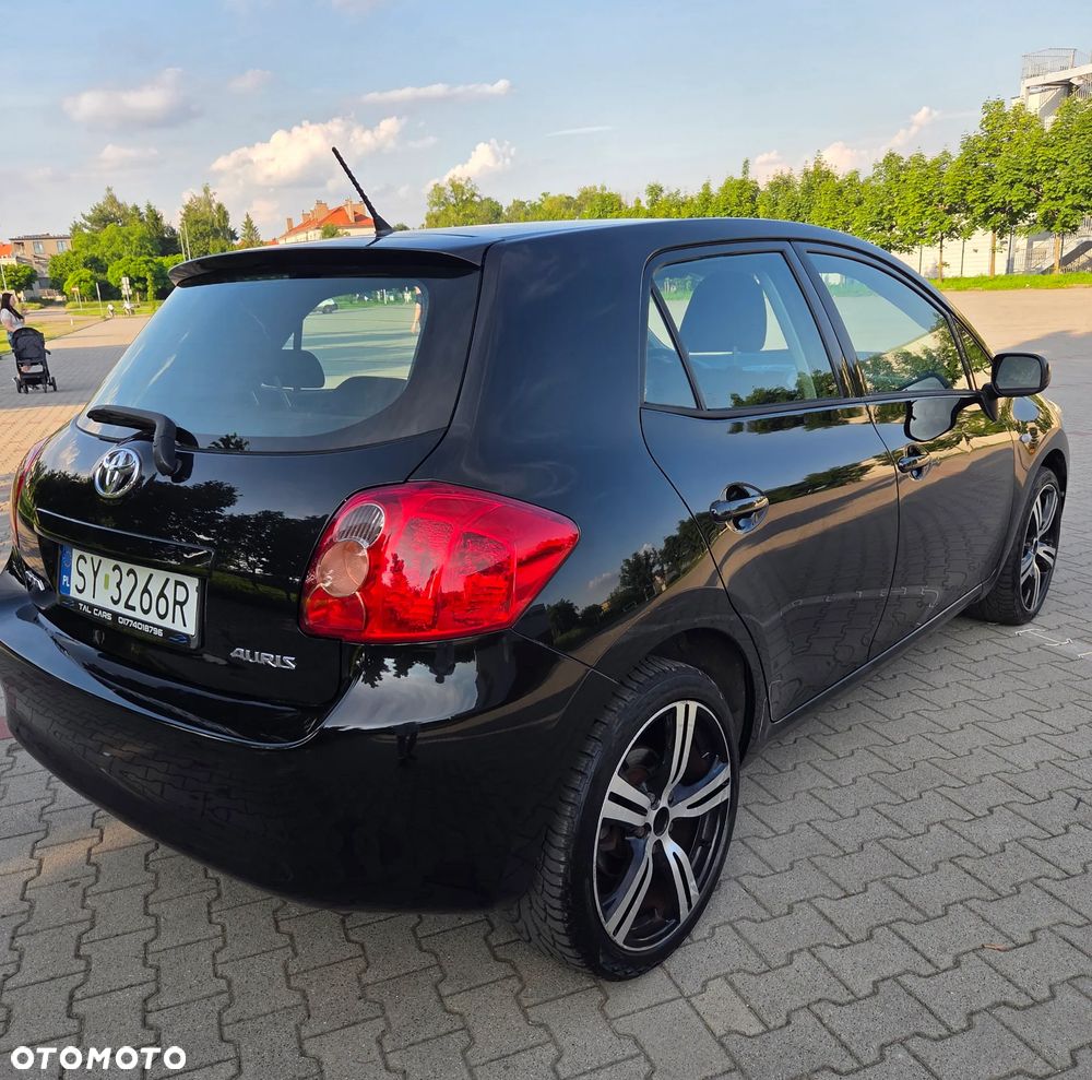 Toyota Auris 1.6 VVT-i Executive - 3