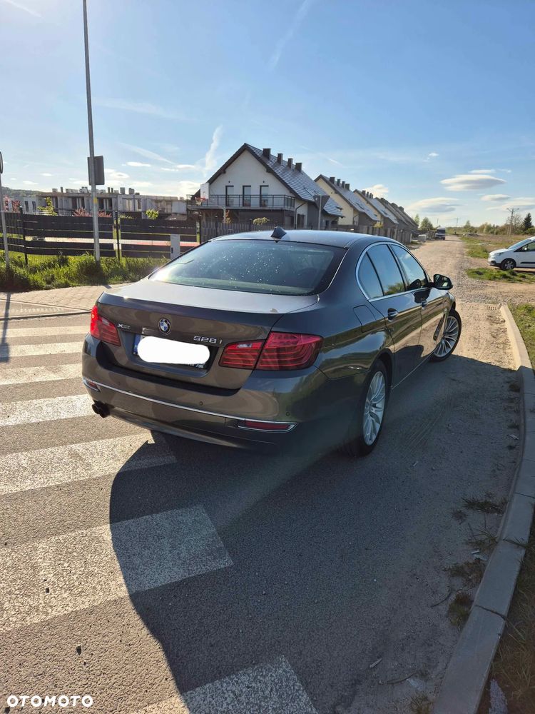 BMW Seria 5 528i xDrive Luxury Line - 6