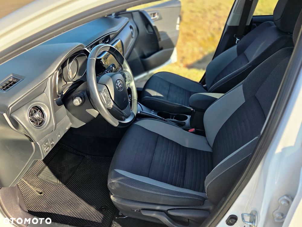 Toyota Auris - 17