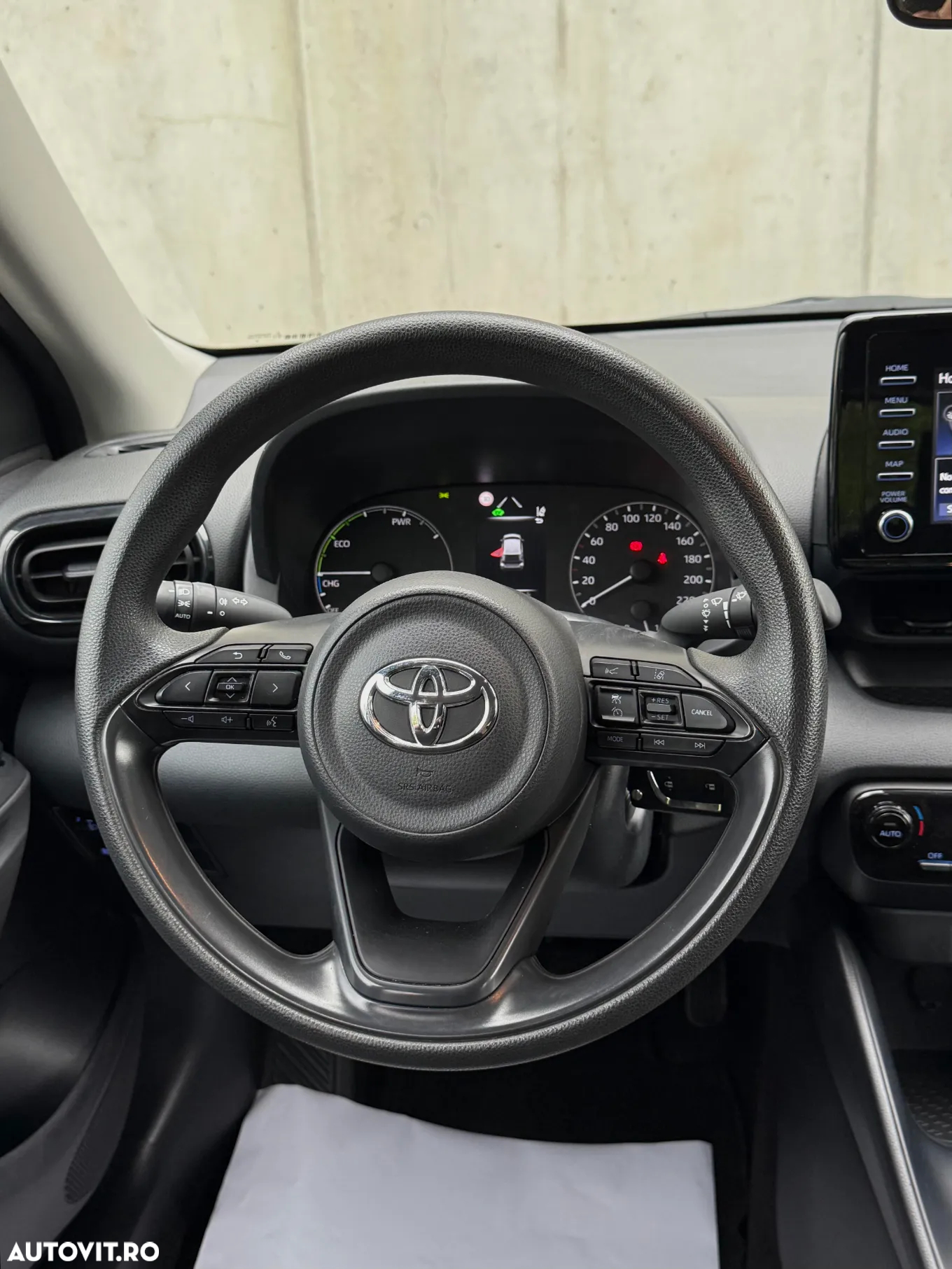 Toyota Yaris 1.5 VVT-i HSD Dynamic - 8