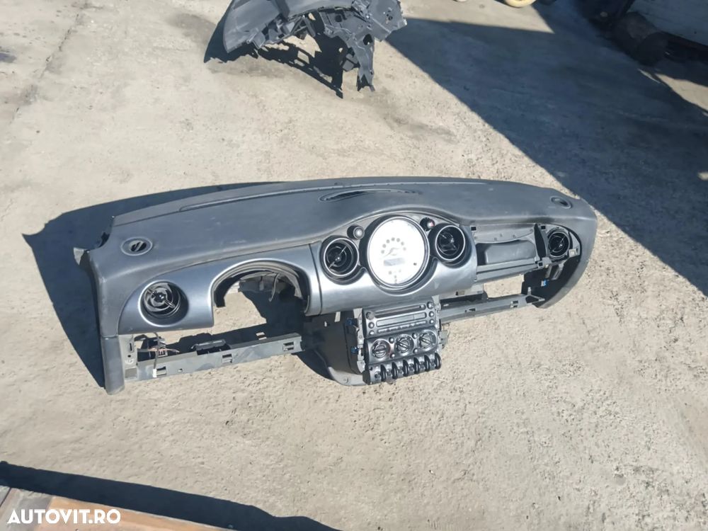 Plansa de bord mini cooper r50 2001-2006 completa cu ceasuri , consola centrala, grile si aeroterma