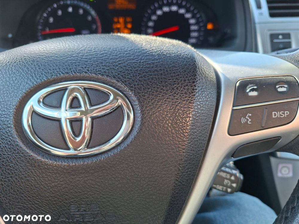 Toyota Avensis 2.0 Style - 28