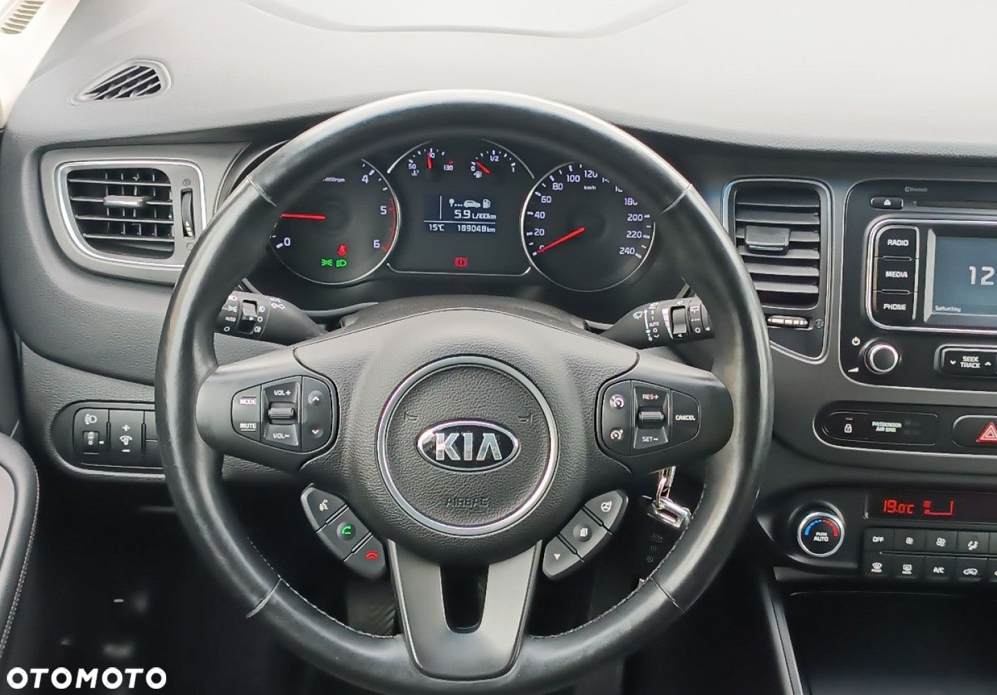 Kia Carens - 24