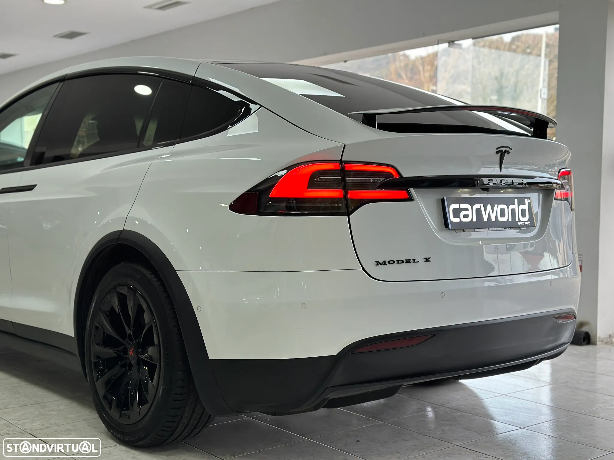 Tesla Model X - 4
