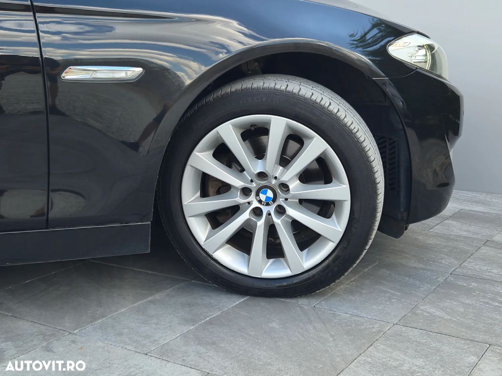 BMW Seria 5 520d Touring Aut. Luxury Line - 35