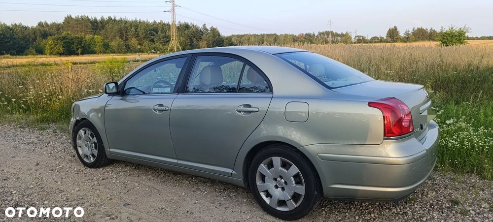 Toyota Avensis - 1