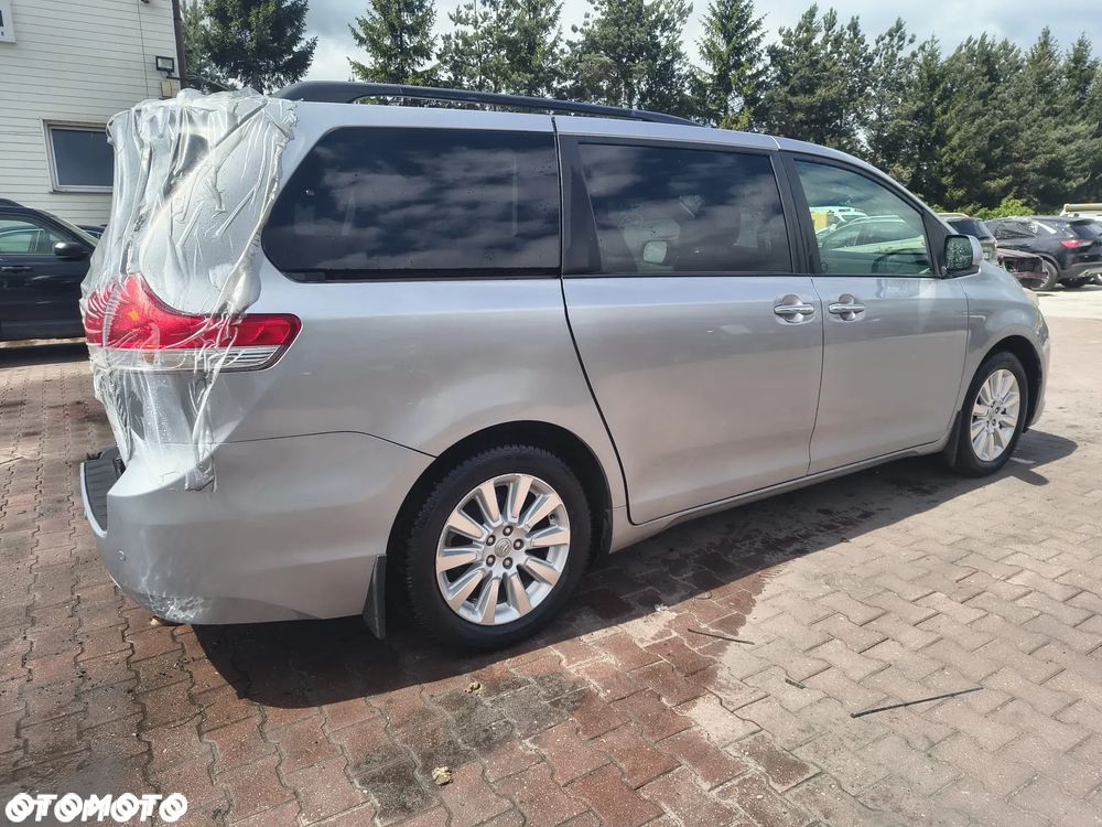Toyota Sienna - 3
