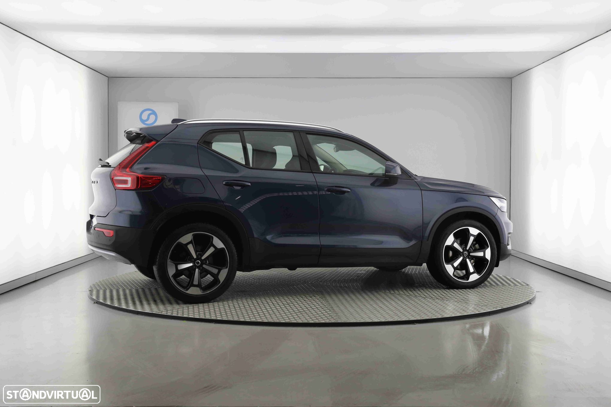 Volvo XC 40 2.0 B4 Momentum Plus - 7