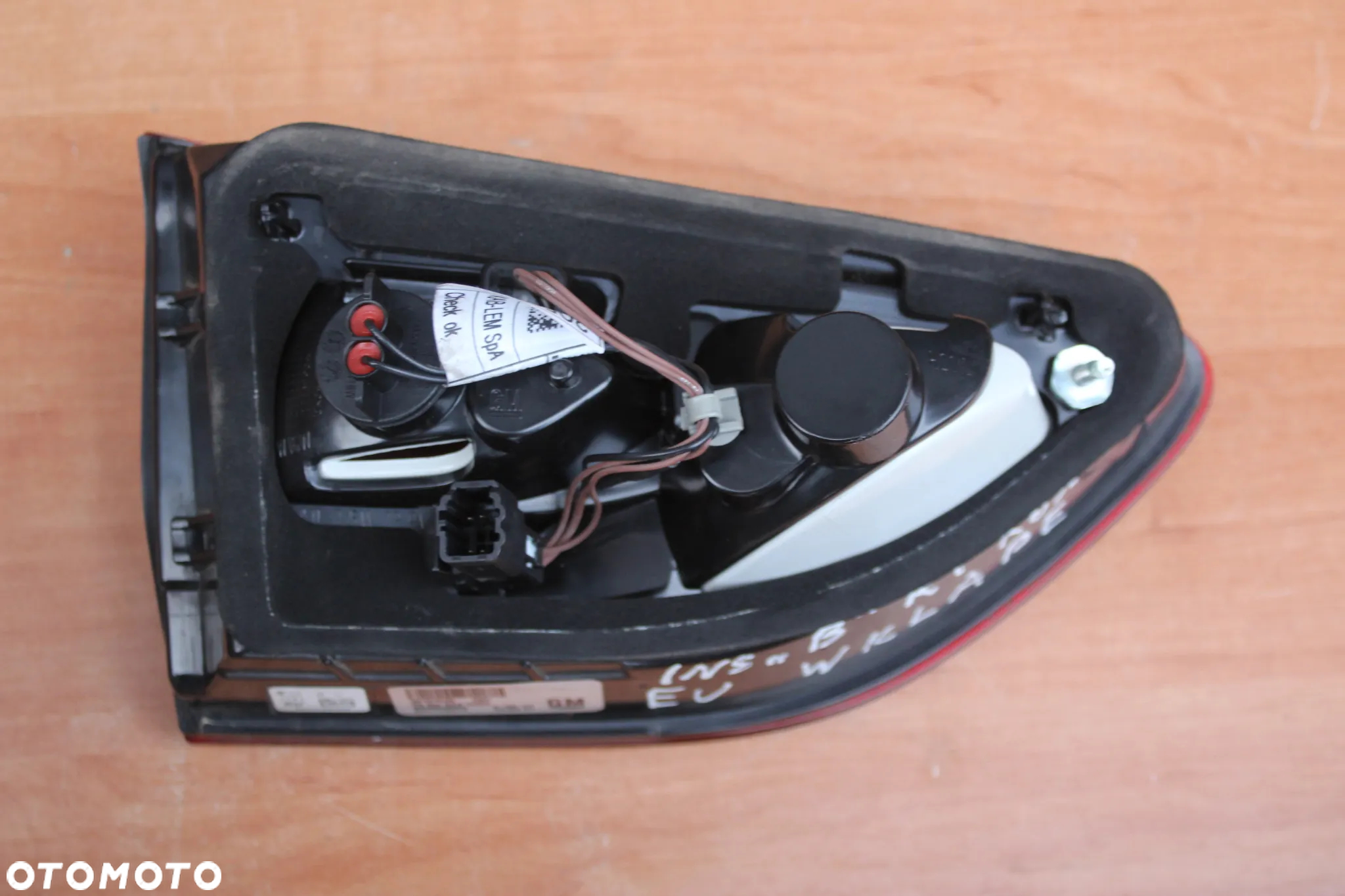 LAMPA PRAWY TYŁ TYLNA PRAWA W KLAPE OPEL INSIGNIA B KOMBI 39107539 - 9