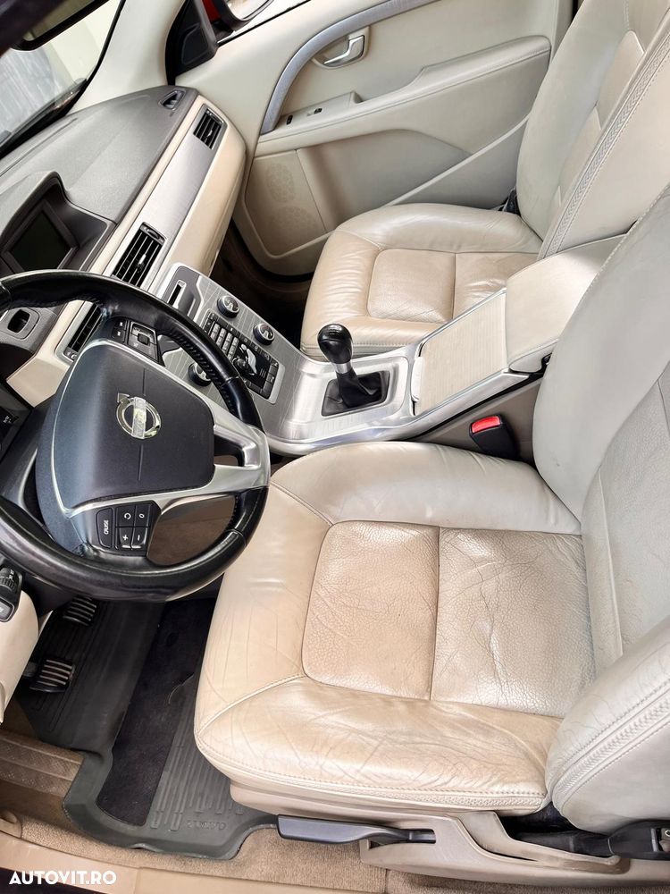 Volvo XC 70 D5 AWD Momentum - 13