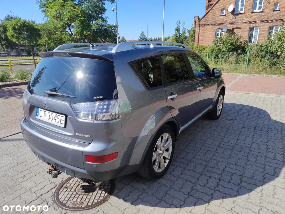 Mitsubishi Outlander - 2