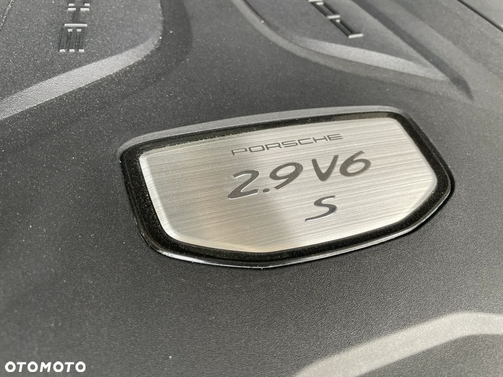 Porsche Cayenne S - 33