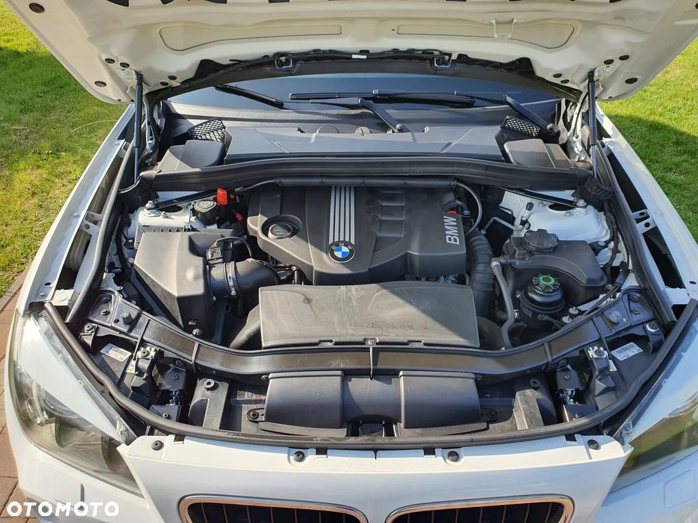 BMW X1 sDrive18d xLine - 32