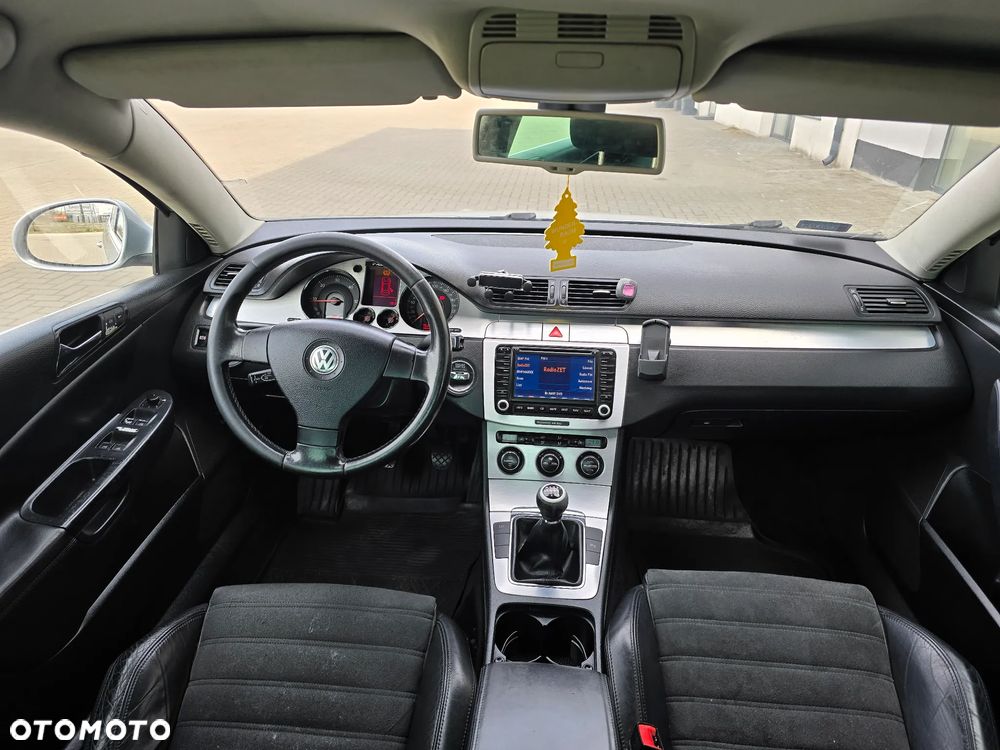 Volkswagen Passat 2.0 TDI Highline - 17
