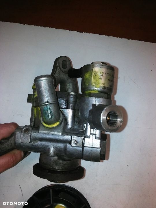 POMPA WSPOMAGANIA BMW E90 E91 E92 E93 06-11 - 2